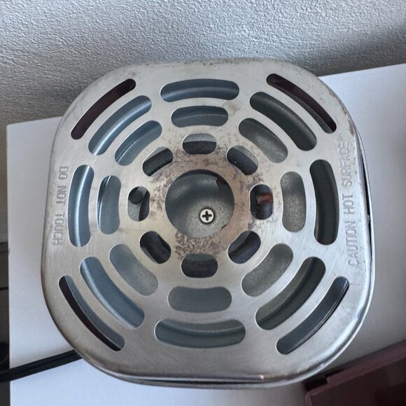 Nostalgia Electric S’mores Maker – Flameless Heater with 4 Compartments – Tested - Picture 4 of 7